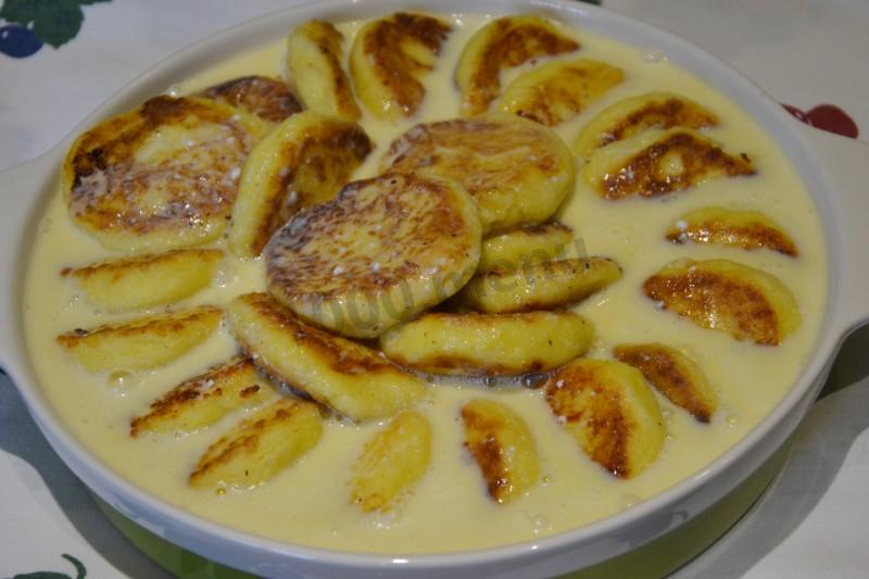 Шаг 15 приготовления Творожники классические на сковороде