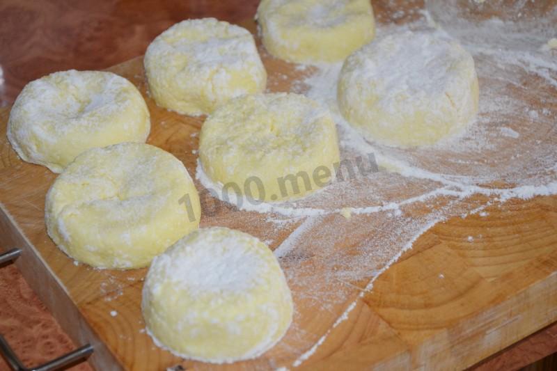 Шаг 9 приготовления Творожники классические на сковороде