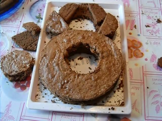 Шаг 25 приготовления Торт Цифра 8 с какао и творогом с цветами из фруктов