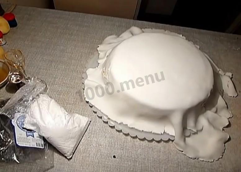 Шаг 3 приготовления Торт из готовых коржей с розами из мастики
