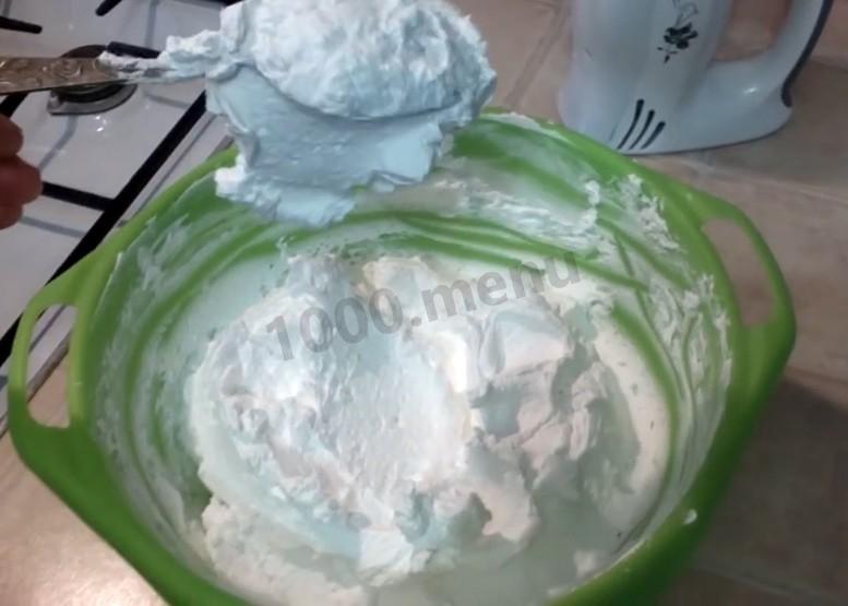 Шаг 2 приготовления Сливочный торт с цветами