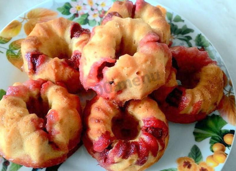 Обложка рецепта Кексы клубничные с кокосовой стружкой