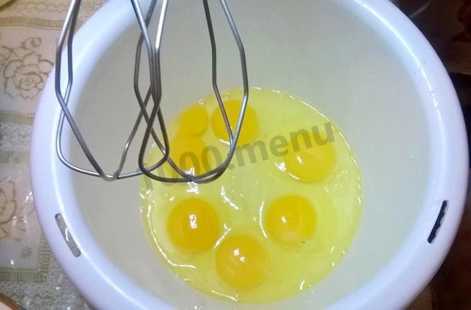 Шаг 2 приготовления Торт с маком орехами изюмом шоколадный бисквит