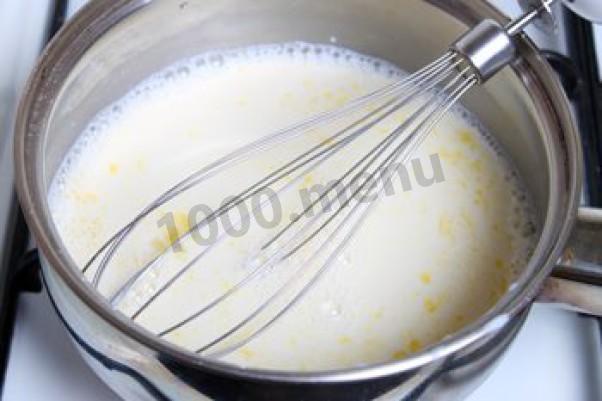 Шаг 1 приготовления Пасхальные булочки с кремом и абрикосами