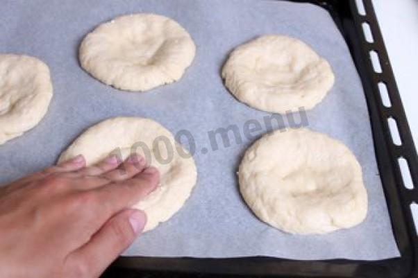 Шаг 10 приготовления Пасхальные булочки с кремом и абрикосами