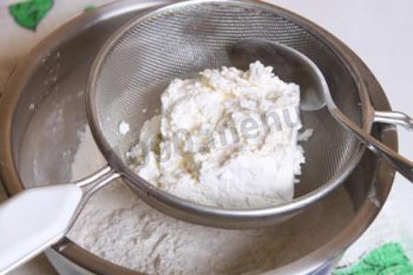 Шаг 5 приготовления Пасхальные булочки с кремом и абрикосами