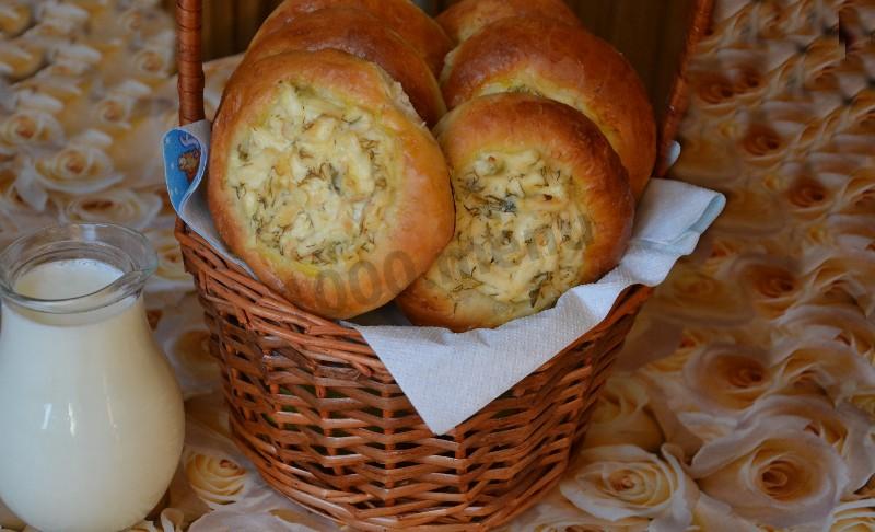 Шаг 15 приготовления Ватрушки с копченым сыром и укропом из дрожжевого теста