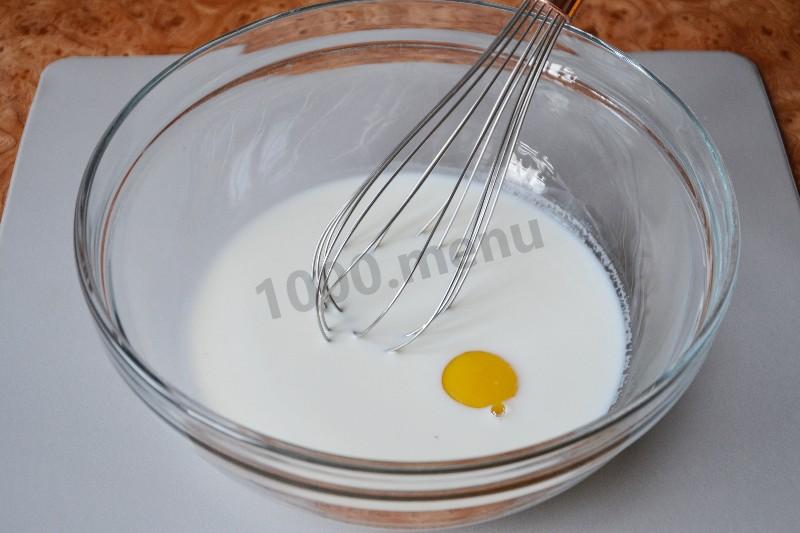 Шаг 2 приготовления Ватрушки с копченым сыром и укропом из дрожжевого теста
