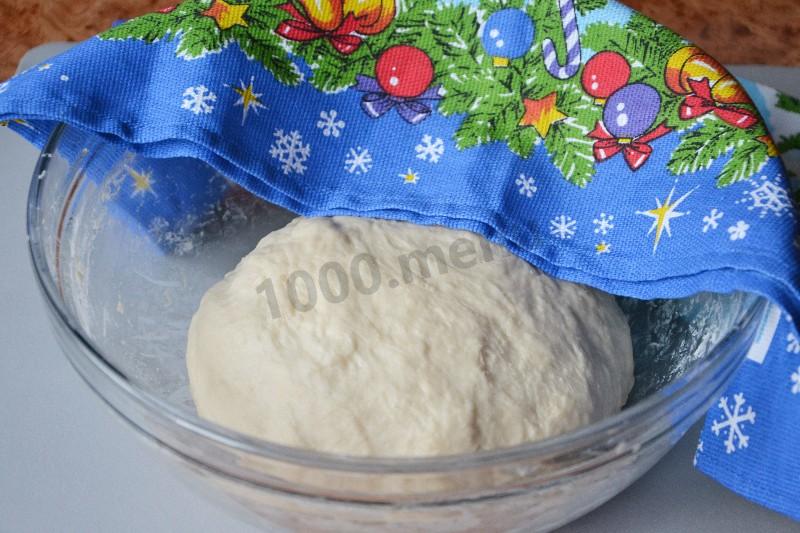 Шаг 5 приготовления Ватрушки с копченым сыром и укропом из дрожжевого теста