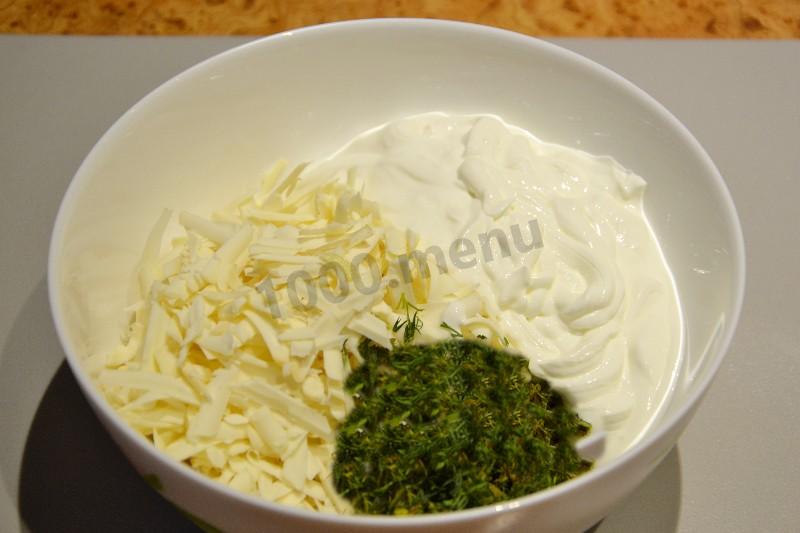 Шаг 6 приготовления Ватрушки с копченым сыром и укропом из дрожжевого теста