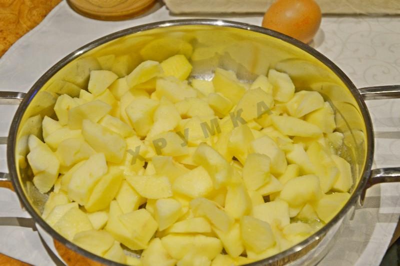 Шаг 3 приготовления Штрудель с яблоками из лаваша