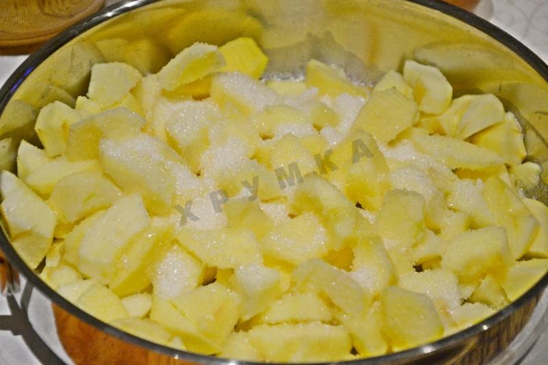 Шаг 4 приготовления Штрудель с яблоками из лаваша