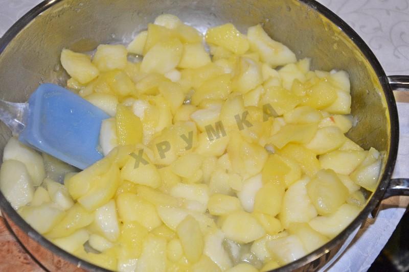 Шаг 5 приготовления Штрудель с яблоками из лаваша