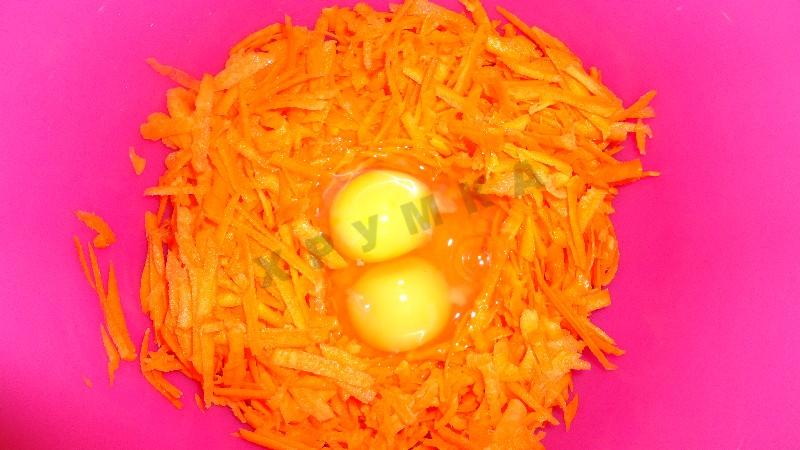 Шаг 2 приготовления Морковные кексы с творогом Морквушка
