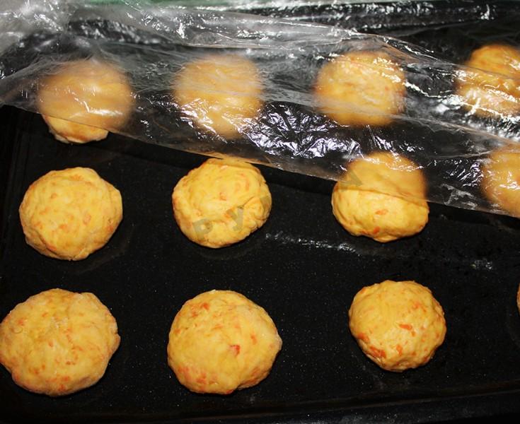 Шаг 10 приготовления Морковные булочки с морковью и маком