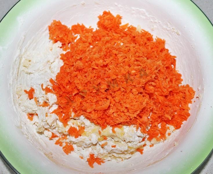 Шаг 6 приготовления Морковные булочки с морковью и маком