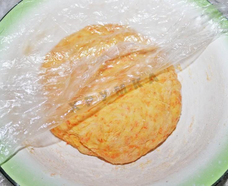 Шаг 8 приготовления Морковные булочки с морковью и маком