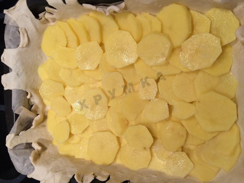 Шаг 5 приготовления Пирог с куриными ножками и картофелем
