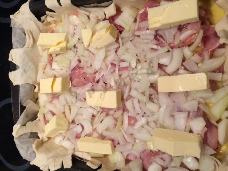 Шаг 7 приготовления Пирог с куриными ножками и картофелем
