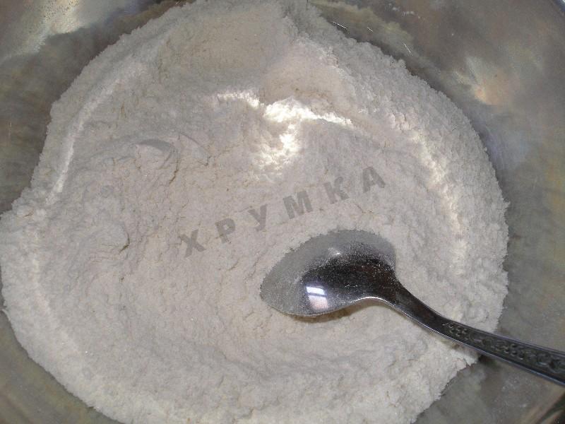 Шаг 3 приготовления Кокосовые маффины с вишней