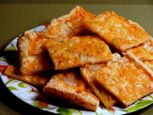 Шаг 5 приготовления Пирог из слоеного теста с начинкой из груши и сыра