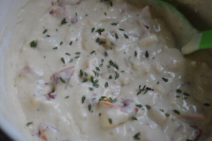 Шаг 6 приготовления Закусочный кекс с вялеными томатами, мясным ассорти, моцареллой и тимьяном