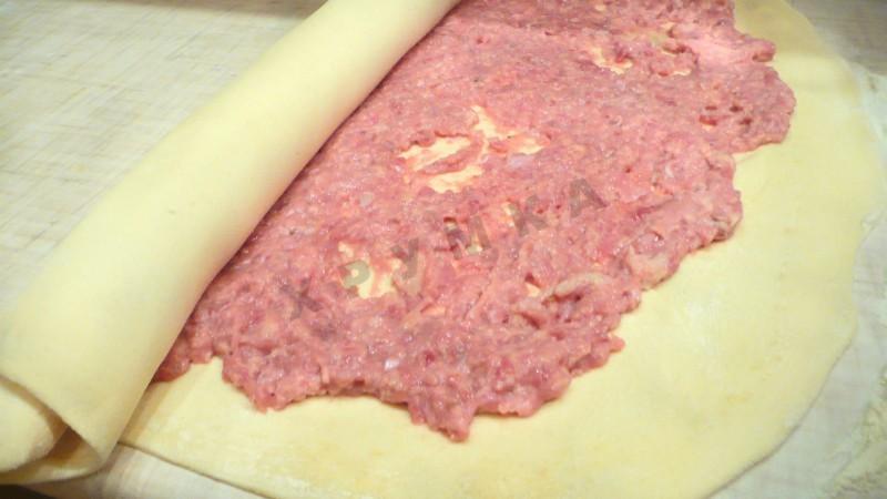 Шаг 9 приготовления Штрудель мясной слоеный на молоке