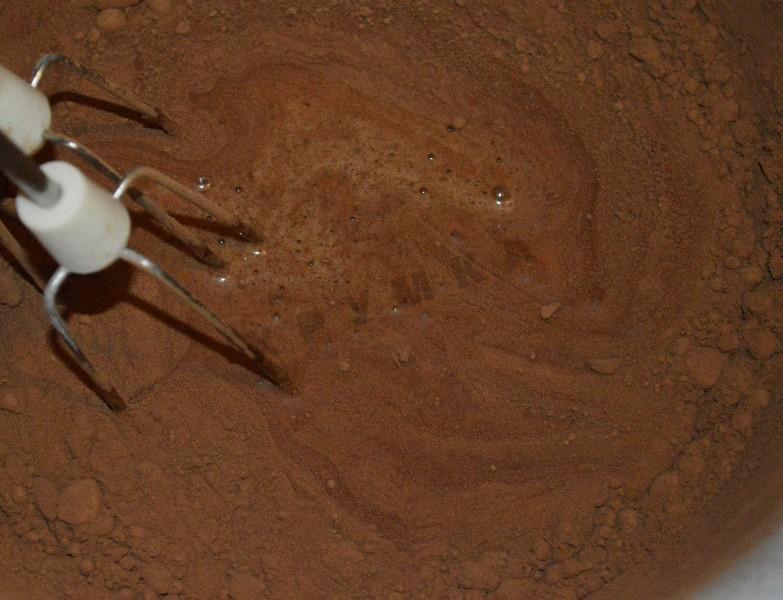 Шаг 8 приготовления Трюфельный торт с муссом из белого шоколада