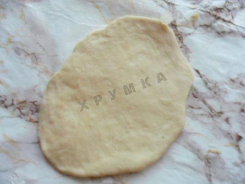 Шаг 8 приготовления Дрожжевые пирожки с капустой и яйцом в духовке