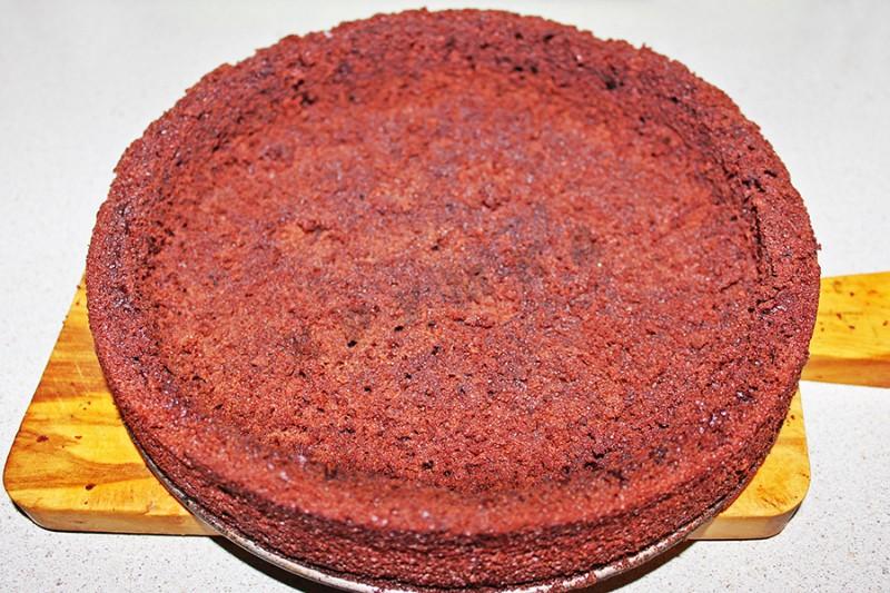 Шаг 12 приготовления Шоколадный Торт Пьяная вишня с коньяком и кокосовой стружкой