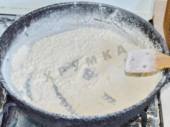 Шаг 9 приготовления Бисквитный торт с заварным кремом, грецкими орехами и маком