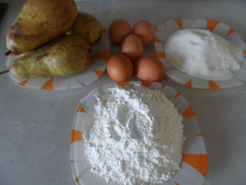 Шаг 1 приготовления Шарлотка с грушами в мультиварке