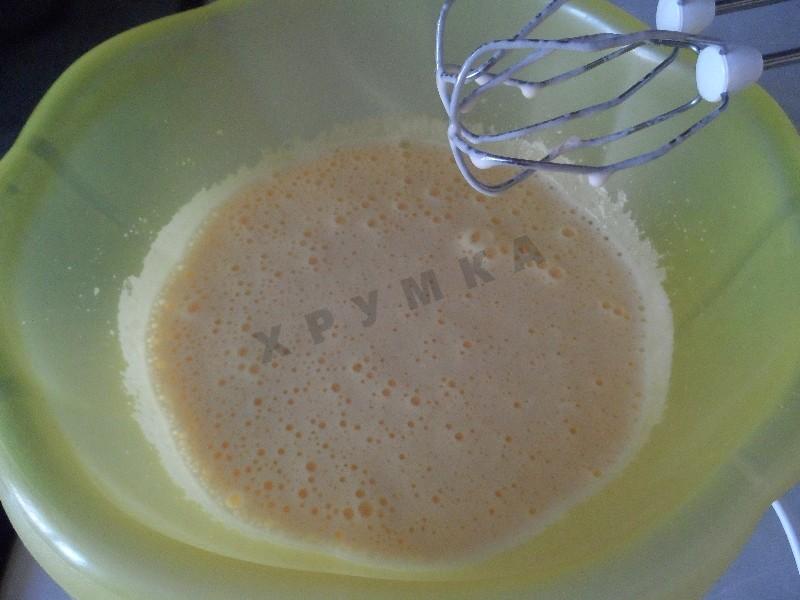 Шаг 5 приготовления Шарлотка с грушами в мультиварке