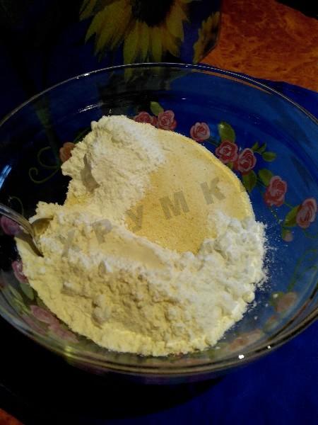 Шаг 4 приготовления Шарлотка с яблоками в мультиварке с манкой