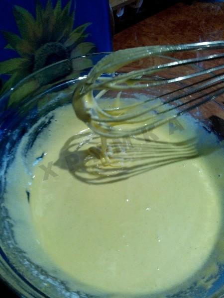 Шаг 6 приготовления Шарлотка с яблоками в мультиварке с манкой