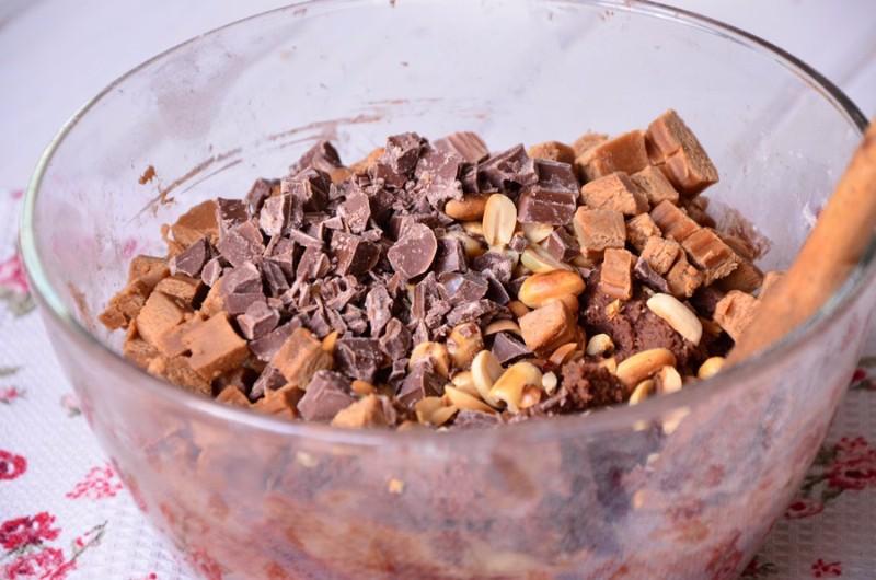Шаг 8 приготовления Шоколадное печенье с арахисом