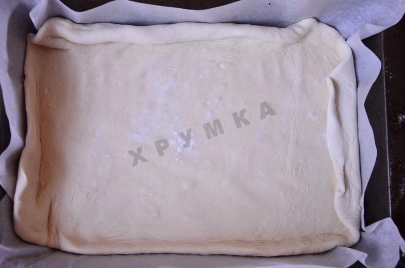 Шаг 11 приготовления Бездрожжевой пирог с начинкой из бекона и квашеной капусты