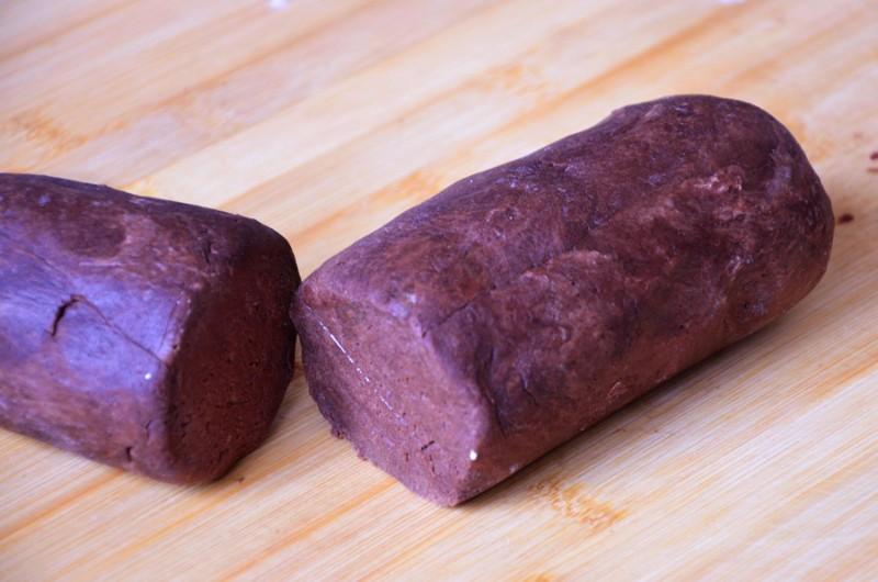 Шаг 6 приготовления Шоколадный пирог с творогом и вишней