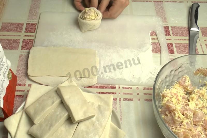 Шаг 10 приготовления Слоеные слойки с индейкой