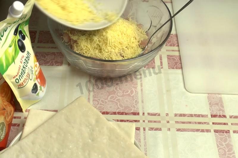 Шаг 2 приготовления Слоеные слойки с индейкой