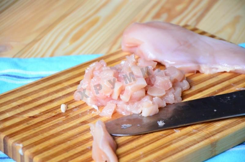 Шаг 2 приготовления Оладьи из курицы и кукурузы