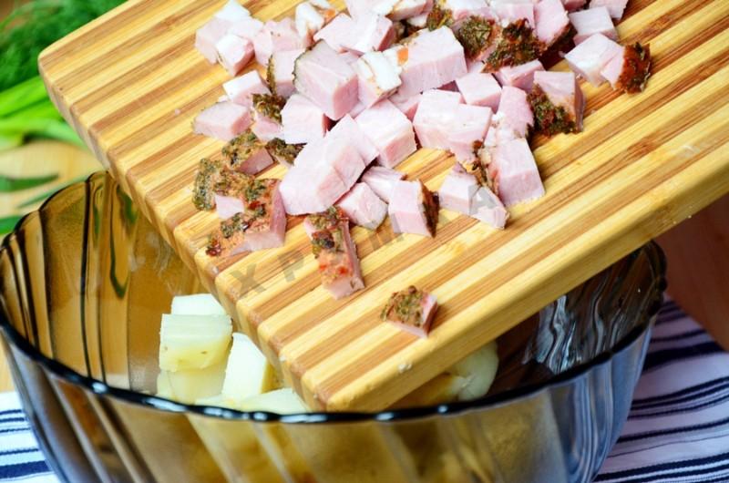 Шаг 4 приготовления Французский пирог с картофелем, ветчиной и грибами