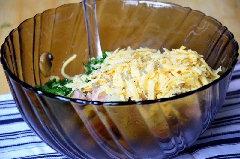 Шаг 6 приготовления Французский пирог с картофелем, ветчиной и грибами