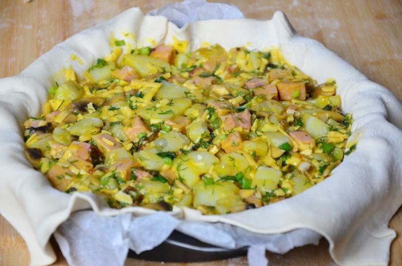 Шаг 9 приготовления Французский пирог с картофелем, ветчиной и грибами