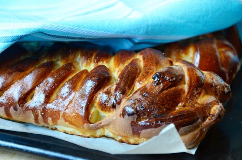 Шаг 13 приготовления Дрожжевая коса пирог с яблоками