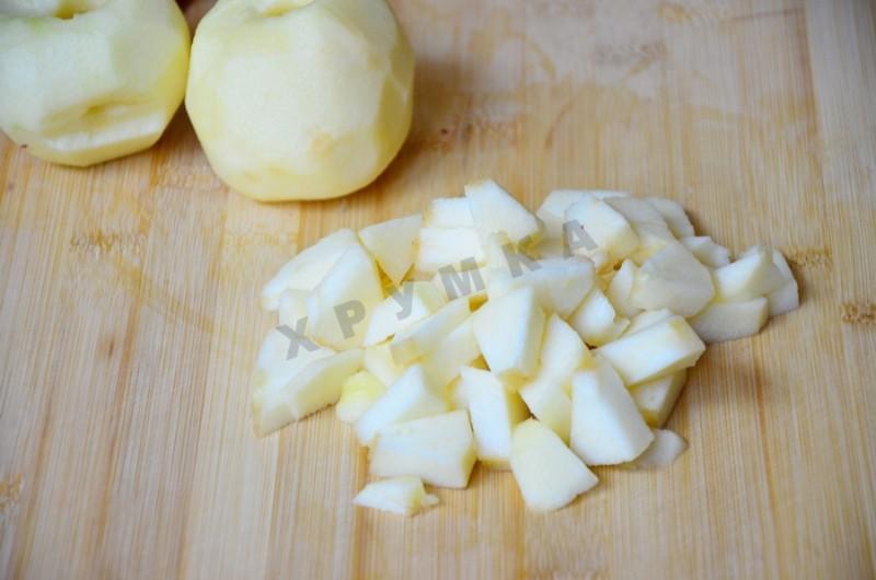 Шаг 7 приготовления Дрожжевая коса пирог с яблоками