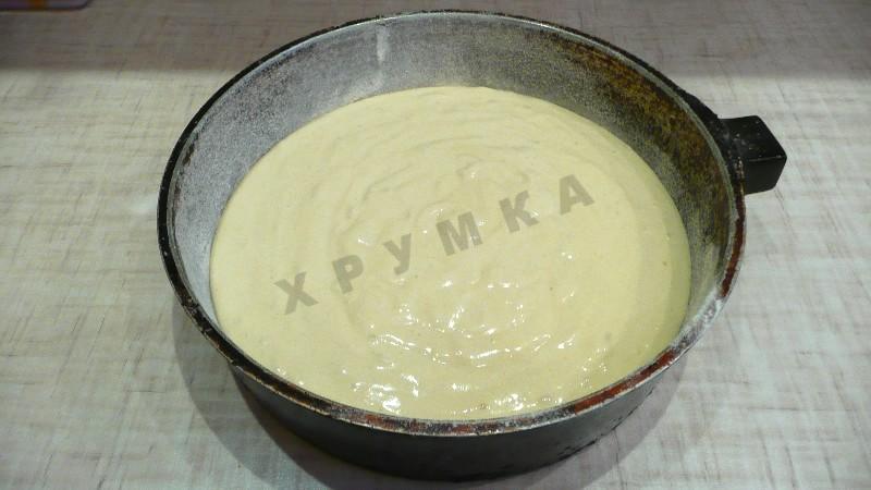 Шаг 4 приготовления Простой двухслойный бисквит с пропиткой