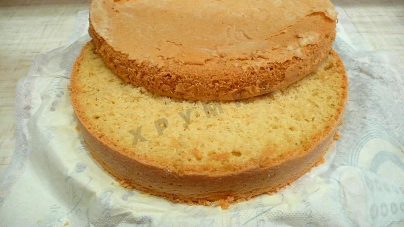 Шаг 6 приготовления Простой двухслойный бисквит с пропиткой