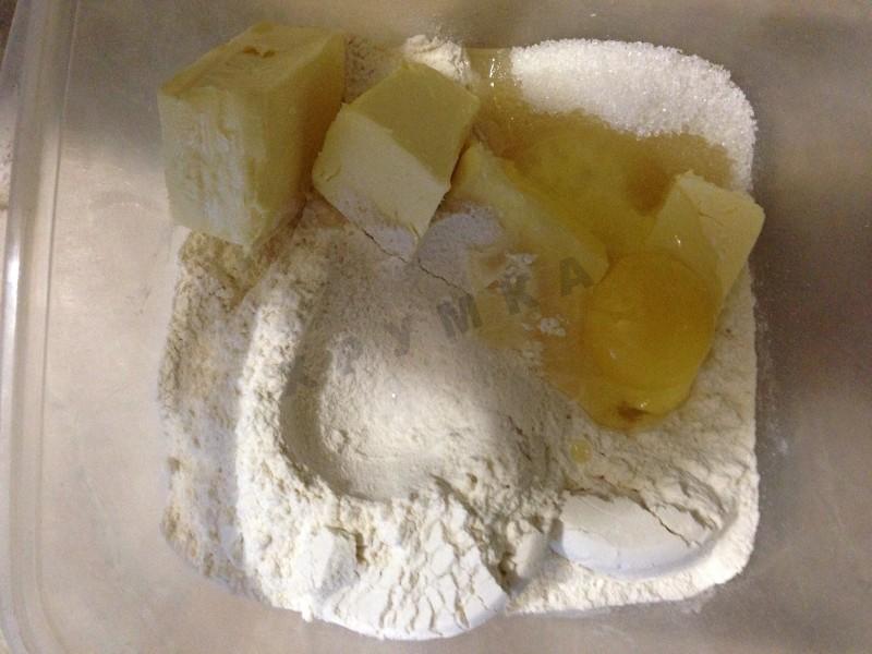 Шаг 1 приготовления Пирог чизкейк с творожной начинкой и фруктами