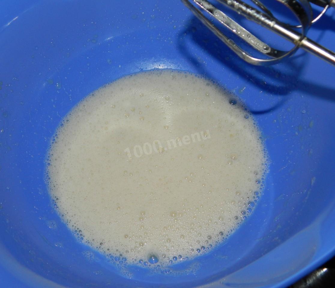 Шаг 2 приготовления Пирог заливной с черносмородиновым вареньем на кефире